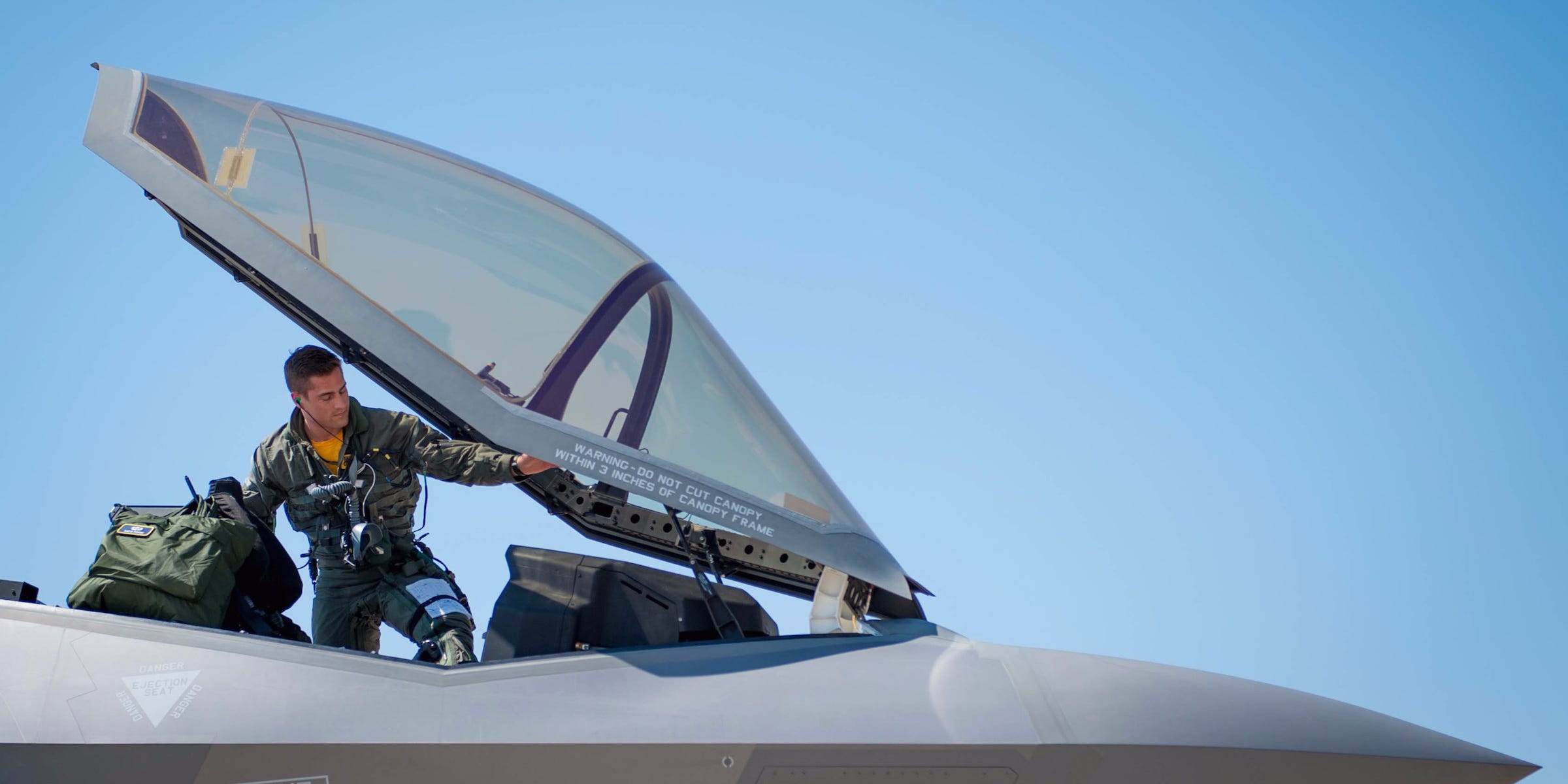 US Air Force F-35 pilot cockpit