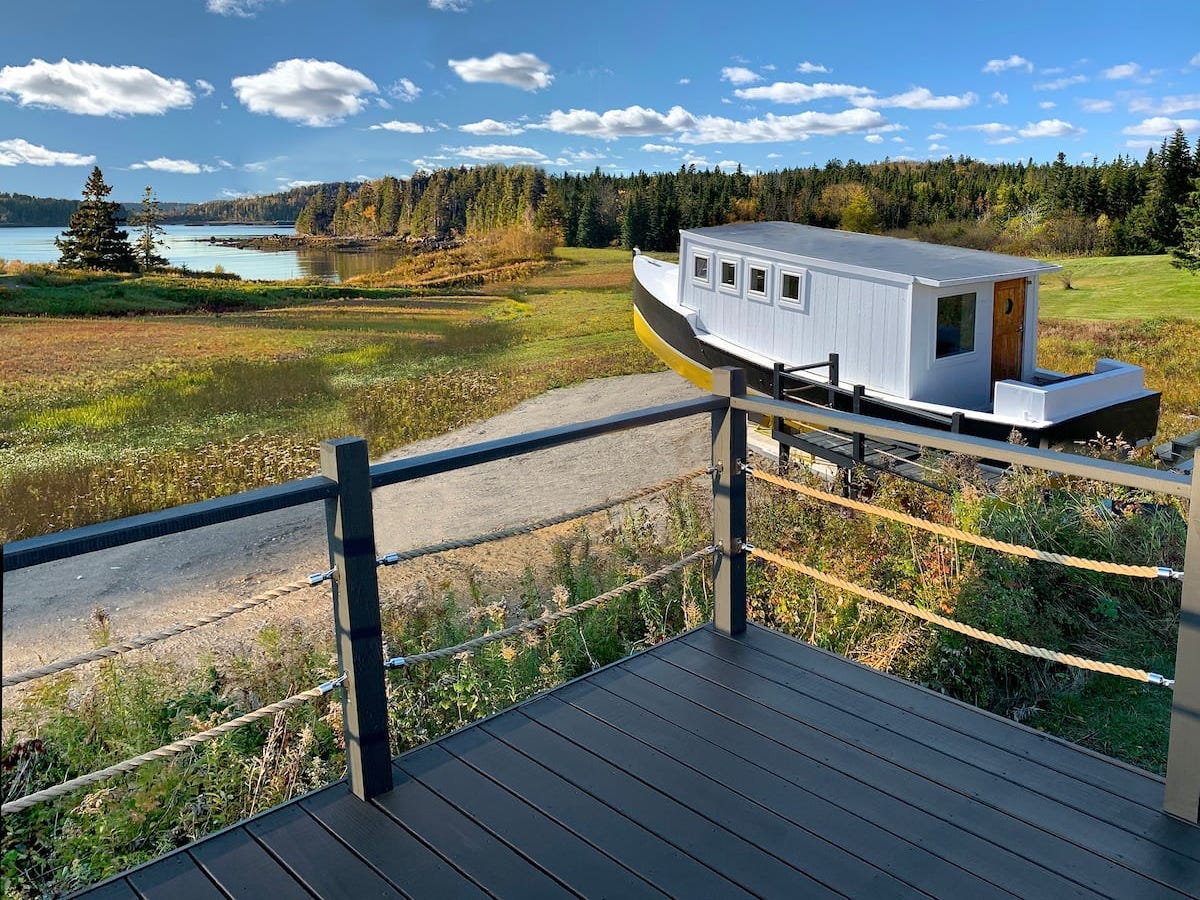 Maine  Cottage with a lobster boat lounge in Machiasport