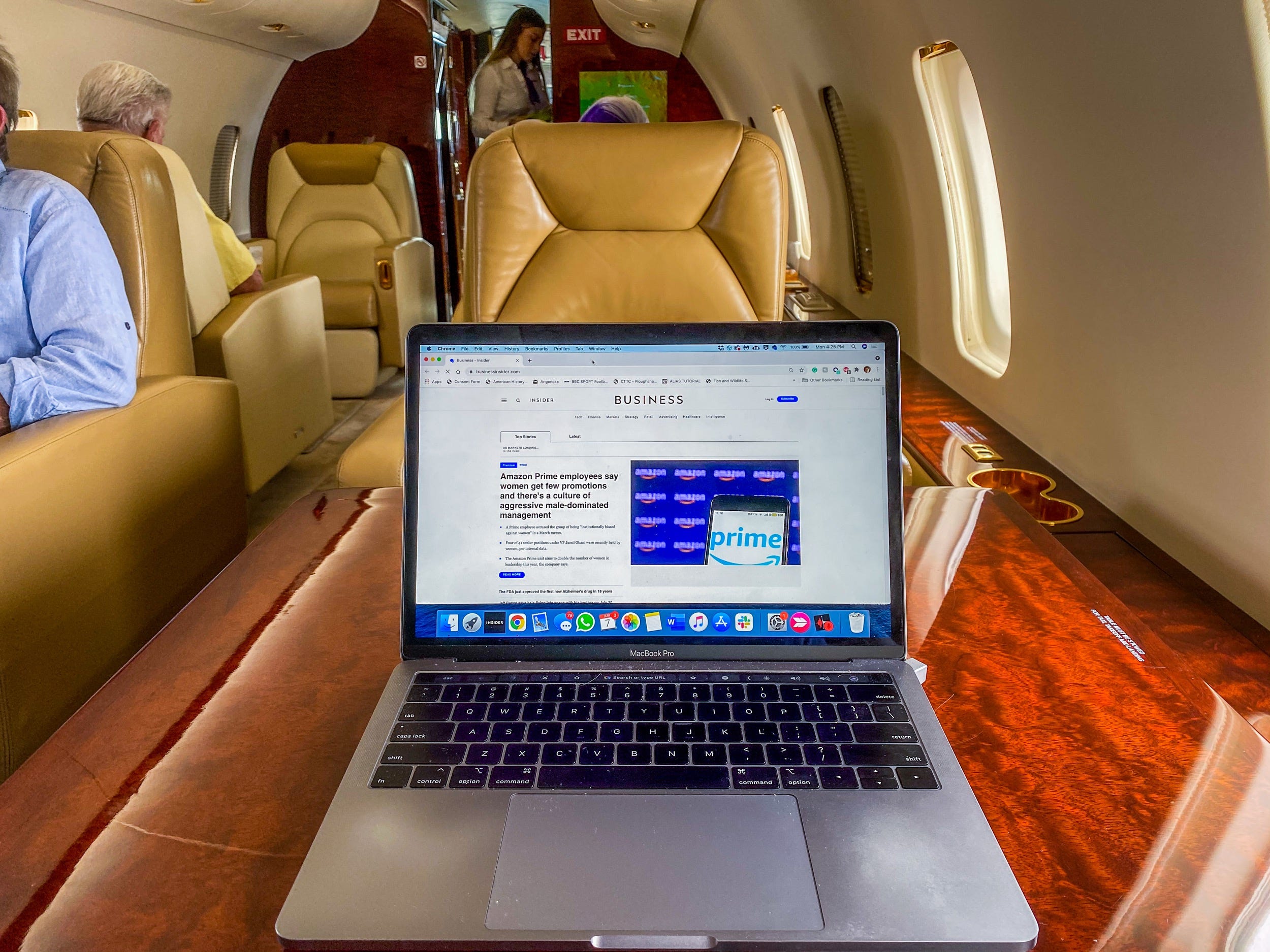 Set Jet Bombardier Challenger 850 Private Jet Flight