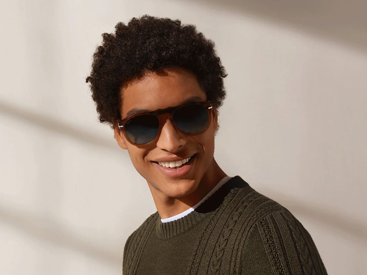 Man wearing a pair of sunglasses