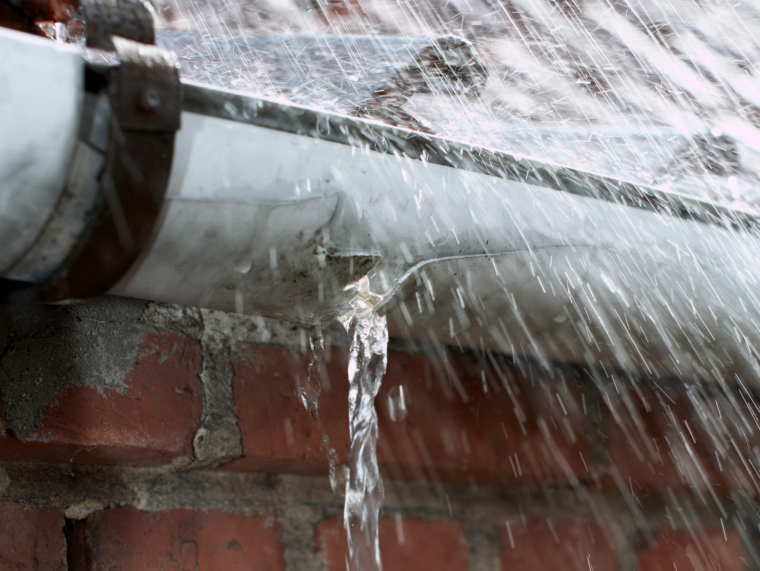 leaking rain gutter