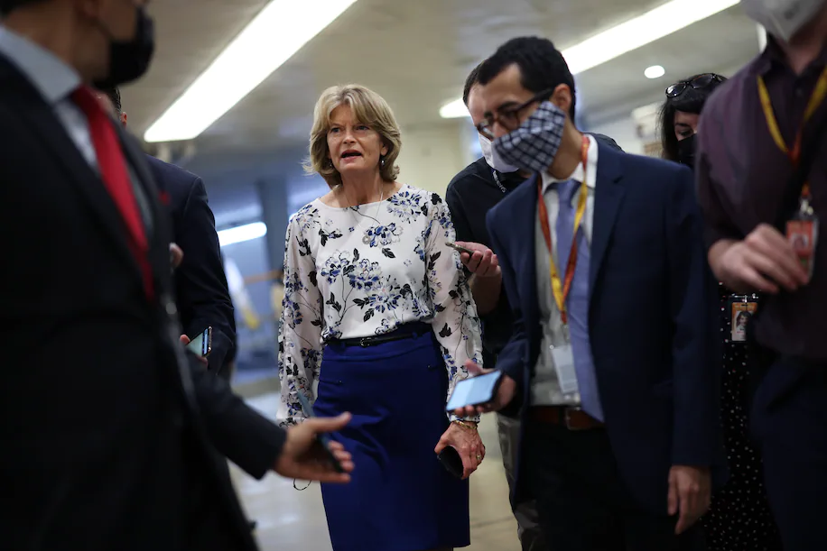 Murkowski bemoans surge of covid cases in Alaska, decries Nazi references about mask mandate (washingtonpost.com)